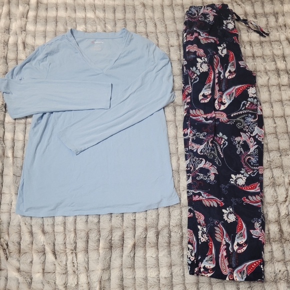 4/$25 Liz Claiborne Small BLUE pjs blanket  and top included 💙 - Picture 6 of 8